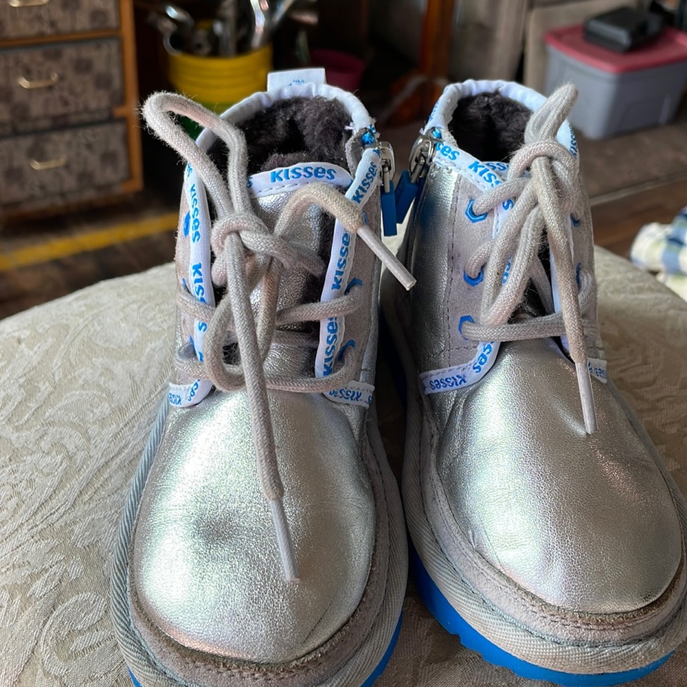 UGGS-special edition KISSES boots.